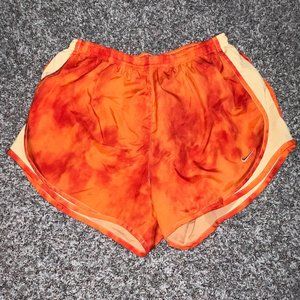 ORANGE NIKE SHORTS (SZ M)